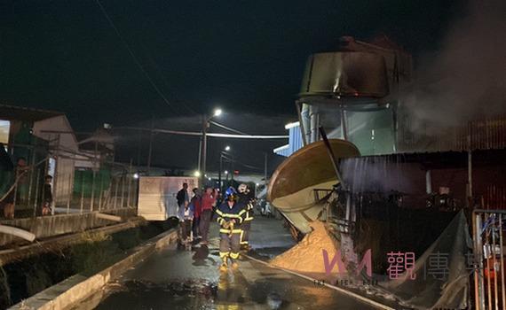 朴子市苦瓜寮一豬舍暗夜火 一成200多頭豬燒死