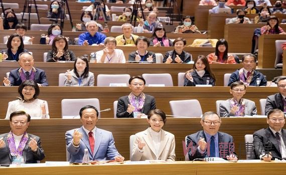 郭台銘竹科預防醫學論壇演講分享養生秘訣 要高虹安趕緊把棒球場修好