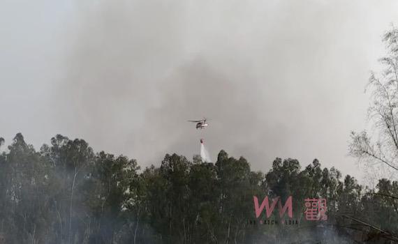 台南新化區大面積野草火災 直升機投水8次仍在燒