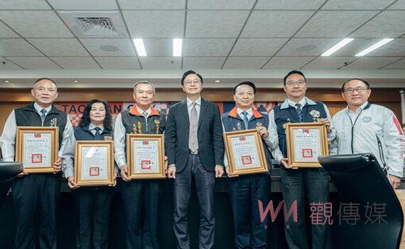 桃園市府頒發民防大隊等5名大隊長派令 勉警民合作共同守護桃花源