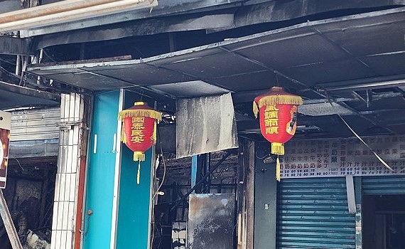 平安燈籠無懼祝融 店家稱城隍爺顯靈庇佑