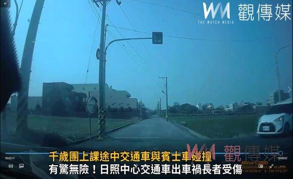 影/千歲團上課途中交通車與賓士車碰撞 6名阿嬤摔成一團都僅輕傷