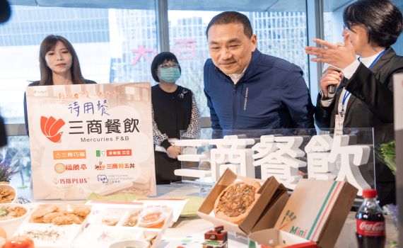 新北市府攜手連鎖餐飲業者推愛心待用餐