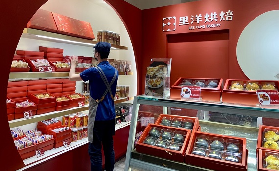 里洋烘焙展店微風北車 經典菠蘿蛋黃酥活動期間每日送