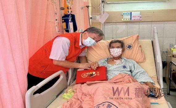 傳達輔導會的關懷及問候 彰化縣榮民服務處探慰住院榮民