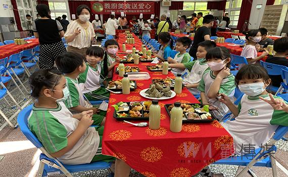 宜蘭萬得福食藝推展協會獻愛心 大福國小學童享美食 