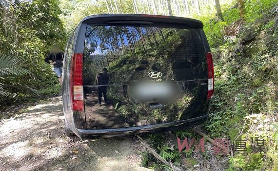新加坡遊客迷航車輪陷山溝經警方馳援 來信感謝讚揚