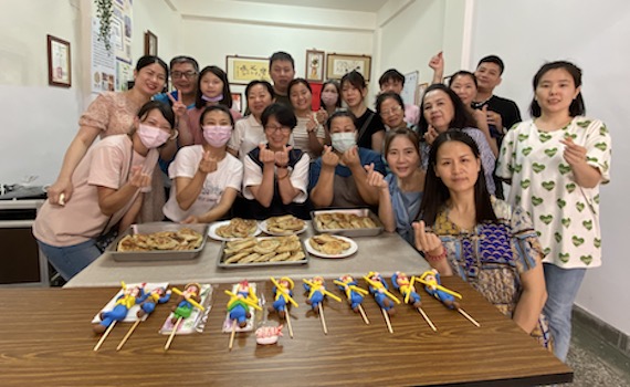 移民署嘉市站辦多元文化宣導 新住民一起DIY韭菜盒子