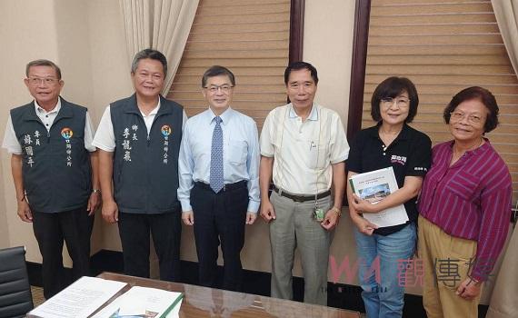 口湖樂齡運動館獲2億資金支持 蘇治芬與鄉長李龍飛等北上爭取