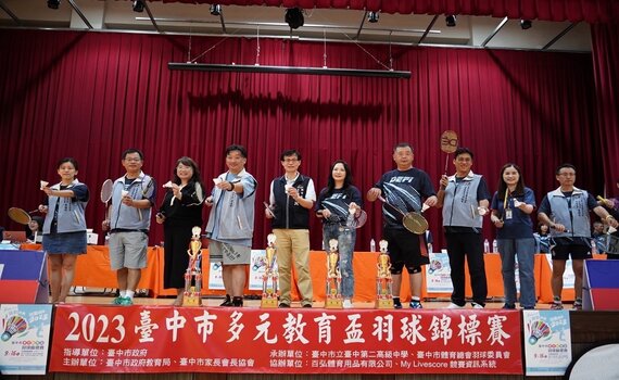 中市多元教育盃羽錦賽 45隊選手台中二中體育館開打