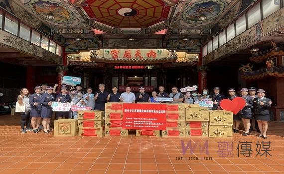 竹市內天后宮結合民防大隊發送弱勢戶物資 溫馨過中秋