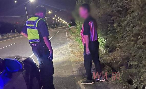 男子酒後獨行迷路 臺西警車送他回家