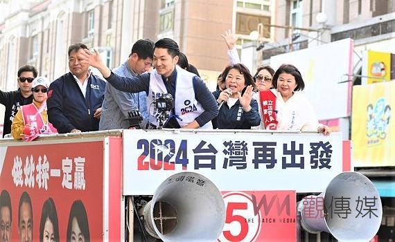 蔣萬安南下嘉義輔選　陪同張秀華掃街拜票