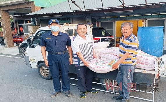 北港警結合慈善會作公益 贈照護中心、食堂及貧戶白米 