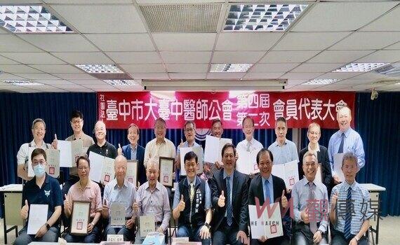 醫者仁心照亮杏林！中市府表揚104位資深醫師守護市民健康