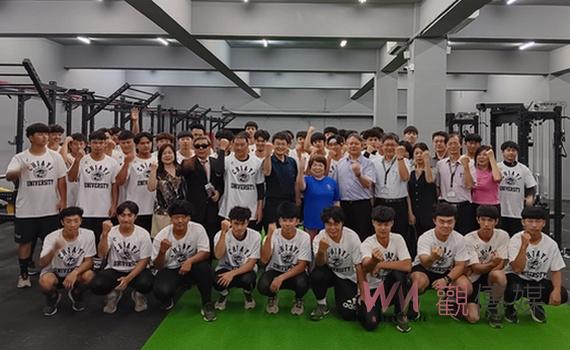 嘉義大學新肌力體能訓練室啟用 健力金牌Q嬤李彩薇開箱示範