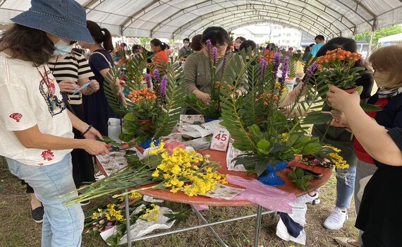 行銷在地花卉！  中市母親節DIY插花體驗教學活動