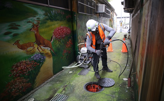 新北主動清理污水阻塞熱點　 污水下水道一路暢