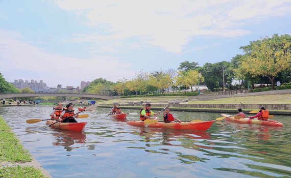 中市運動局推廣安全輕艇運動   水上嘉年華體驗划船獲好評