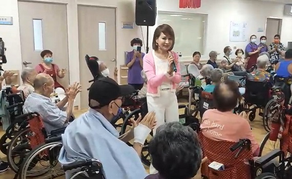 端節前慰勞榮家長輩　中視藝人敬老尊老