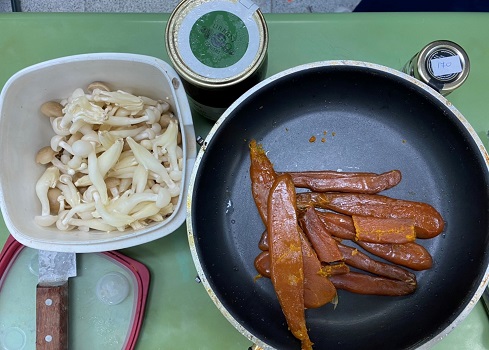 提供飲食界的兩大黑金-烏魚子及松露，給學生嘗試不同國家的頂級食材。（圖／記者蘇峰毅攝，2020.05.29）