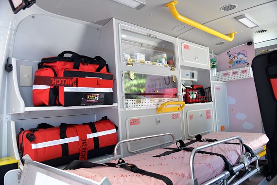 救護車內部裝備完善、先進，大大提升緊急救護品質。（圖／記者蘇峰毅攝，2020.05.30）