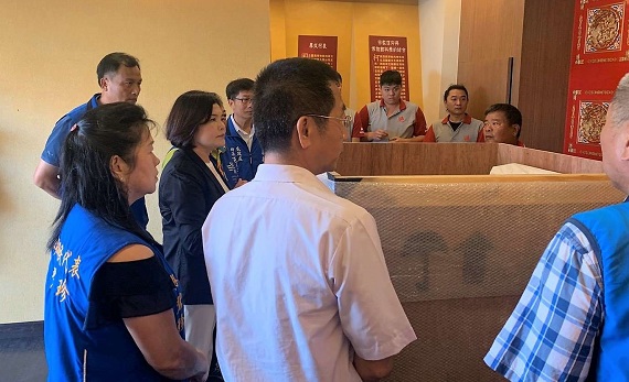 縣長張麗善、大埤鄉長林森寶、主委吳茂崧等虔敬恭送，祈願金尊再回故鄉。（圖／記者蘇峰毅攝，2020.06.17）