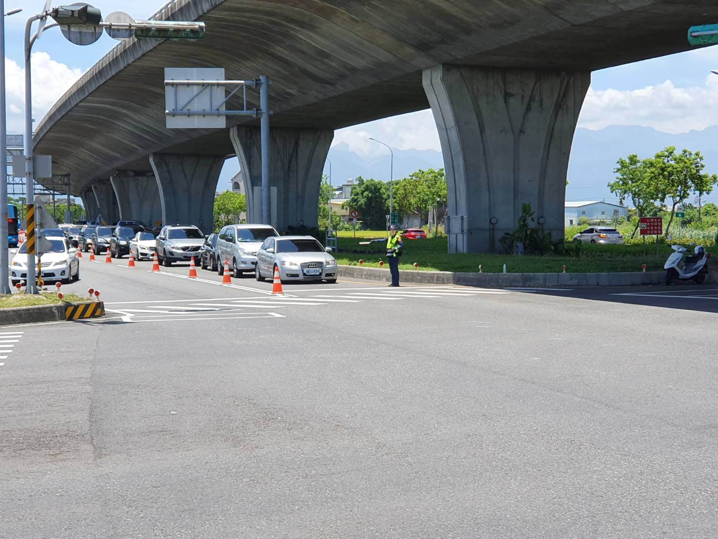 收假車潮湧現 國5匝道車陣大排長龍 - https://www.watchmedia01.com