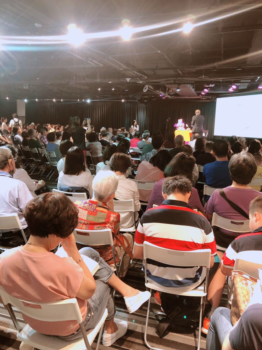 資深媒體人簡立玲新書發表簽名會 展現好人緣高人氣 - https://www.watchmedia01.com