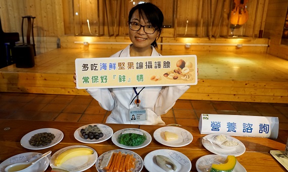 營養師陳怡萍建議多吃海鮮堅果，讓攝護腺常保好「鋅」情。（圖／記者蘇榮泉攝，2020.08.02）