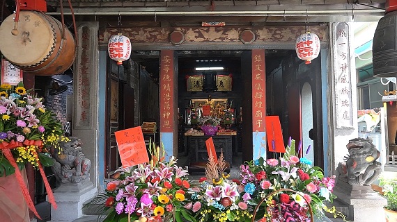 影／縣定古蹟鎮安宮陷小巷道 今動工改善更便利及美化 - https://www.watchmedia01.com