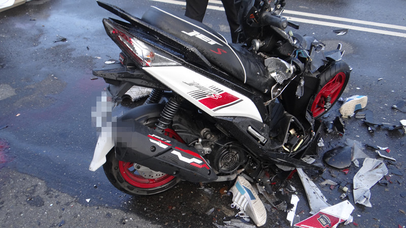 機車追撞曳引車2死　案發後曳引車竟肇逃 - https://www.watchmedia01.com