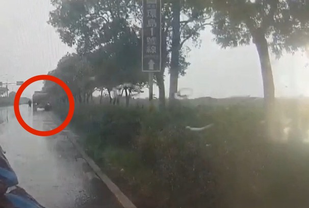 台南小情侶騎車追撞雙亡　曳引車司機：不知被撞 - https://www.watchmedia01.com