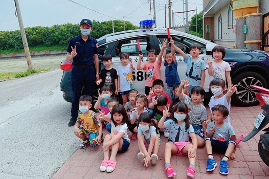 路口如虎口教幼童安全行　北港警叮嚀「慢、看、停」 - https://www.watchmedia01.com