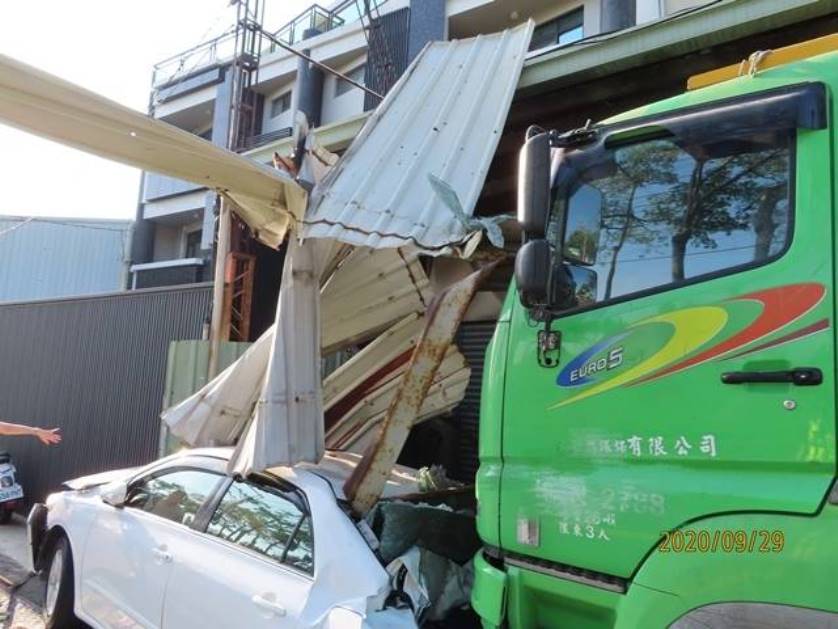 台南聯結車駕駛疑疲勞駕駛　失控衝撞3民宅 - https://www.watchmedia01.com
