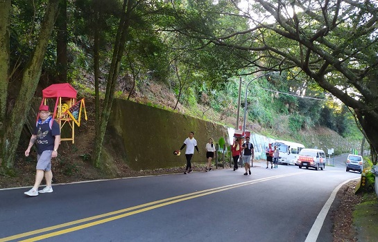 影／祈求神助道友早日換肝　草嶺十村民翻山越嶺百里祈福 - https://www.watchmedia01.com