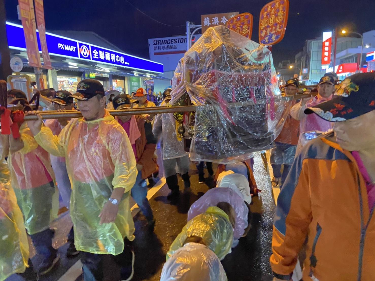 媽祖遶境藍綠鄉鎮長親接駕 首晚駐駕南方澳南天宮 - https://www.watchmedia01.com