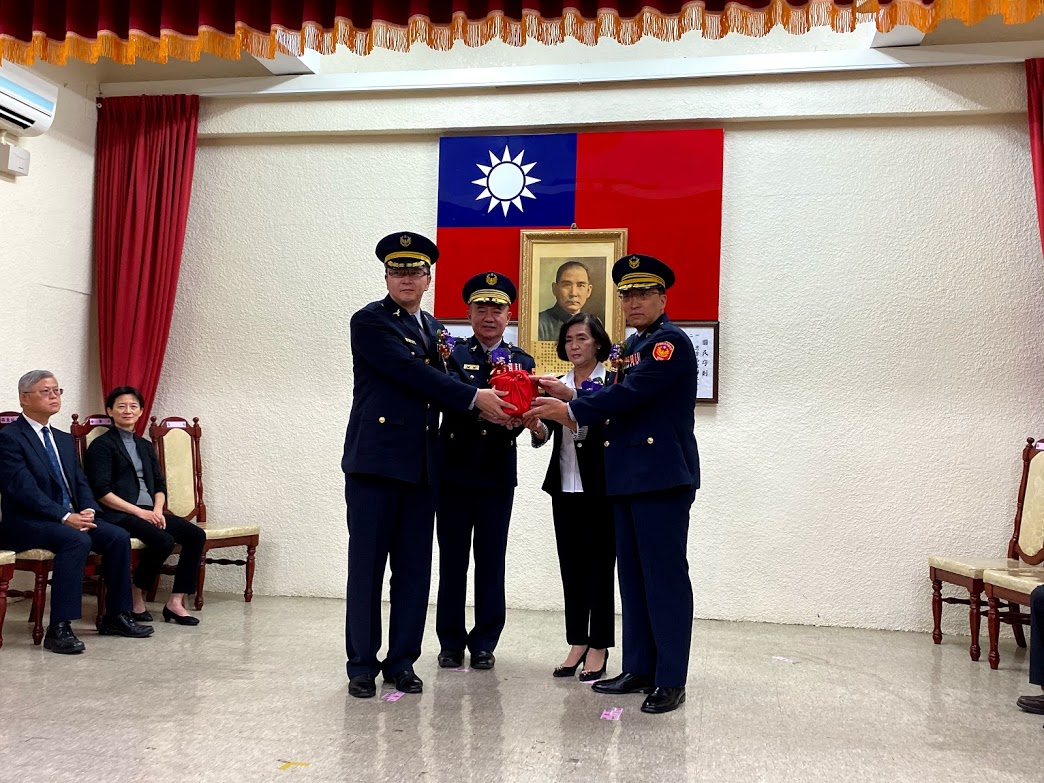 宜縣警局五分局長交接　林姿妙勉加強交通秩序維護及緝毒 - https://www.watchmedia01.com