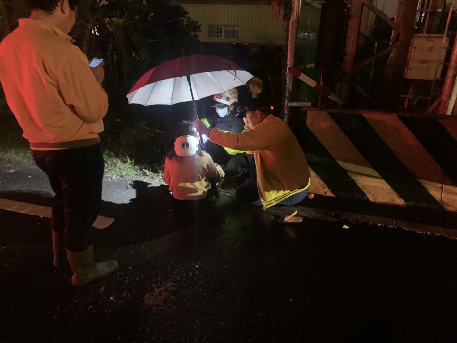 冬山鐵路平交道火車與自小客車禍　駕駛受困 - https://www.watchmedia01.com