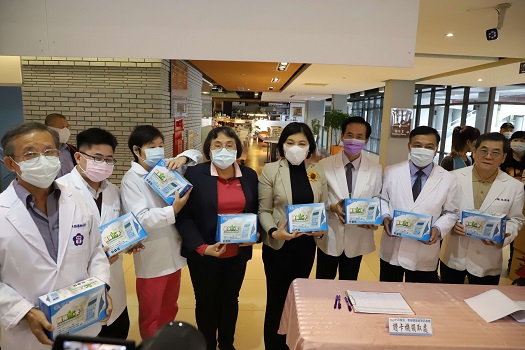 雲縣府致贈健保IC卡讀卡機　感恩參與口罩實名制販售藥局 - https://www.watchmedia01.com