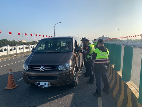雲林、嘉義警區域聯防　北港大橋路檢取締酒駕 - https://www.watchmedia01.com