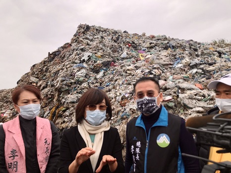 30公尺高垃圾山　蘇治芬邀環保署整頓 - https://www.watchmedia01.com