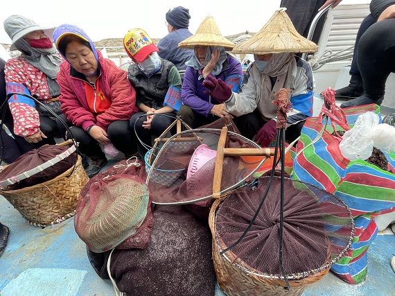 北海黑金大豐收　姑婆嶼紫菜年度開採赤崁村民年前搶紅包 - https://www.watchmedia01.com