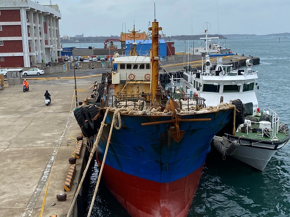澎湖海巡查扣陸籍油料補給船 切斷陸船滯留海域作業時間 - https://www.watchmedia01.com
