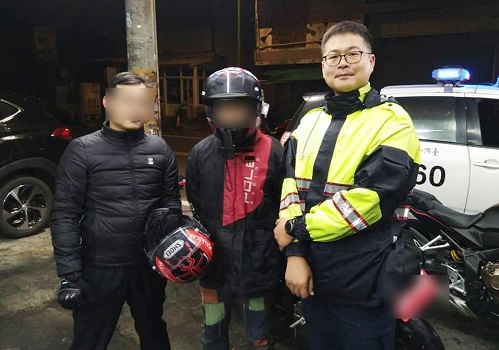 連假環島到雲林暗夜爆胎　橋頭警及時救援解危機 - https://www.watchmedia01.com