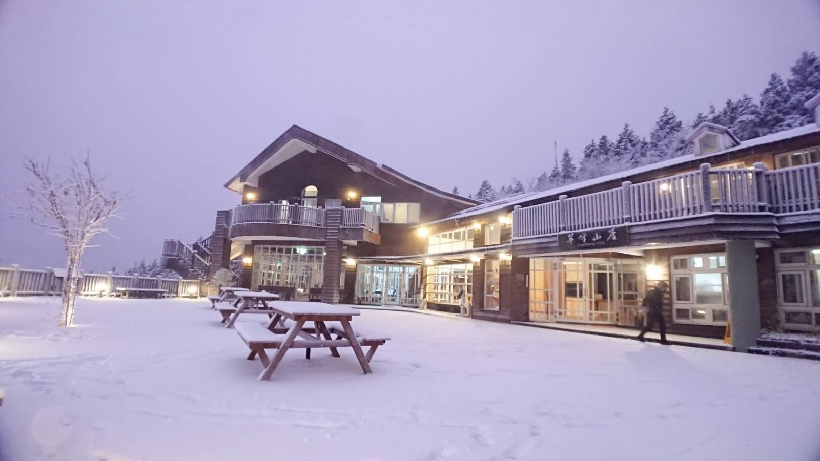 太平山雪景好漂亮！民眾漏夜排隊等待入園車潮綿延數公里 - https://www.watchmedia01.com