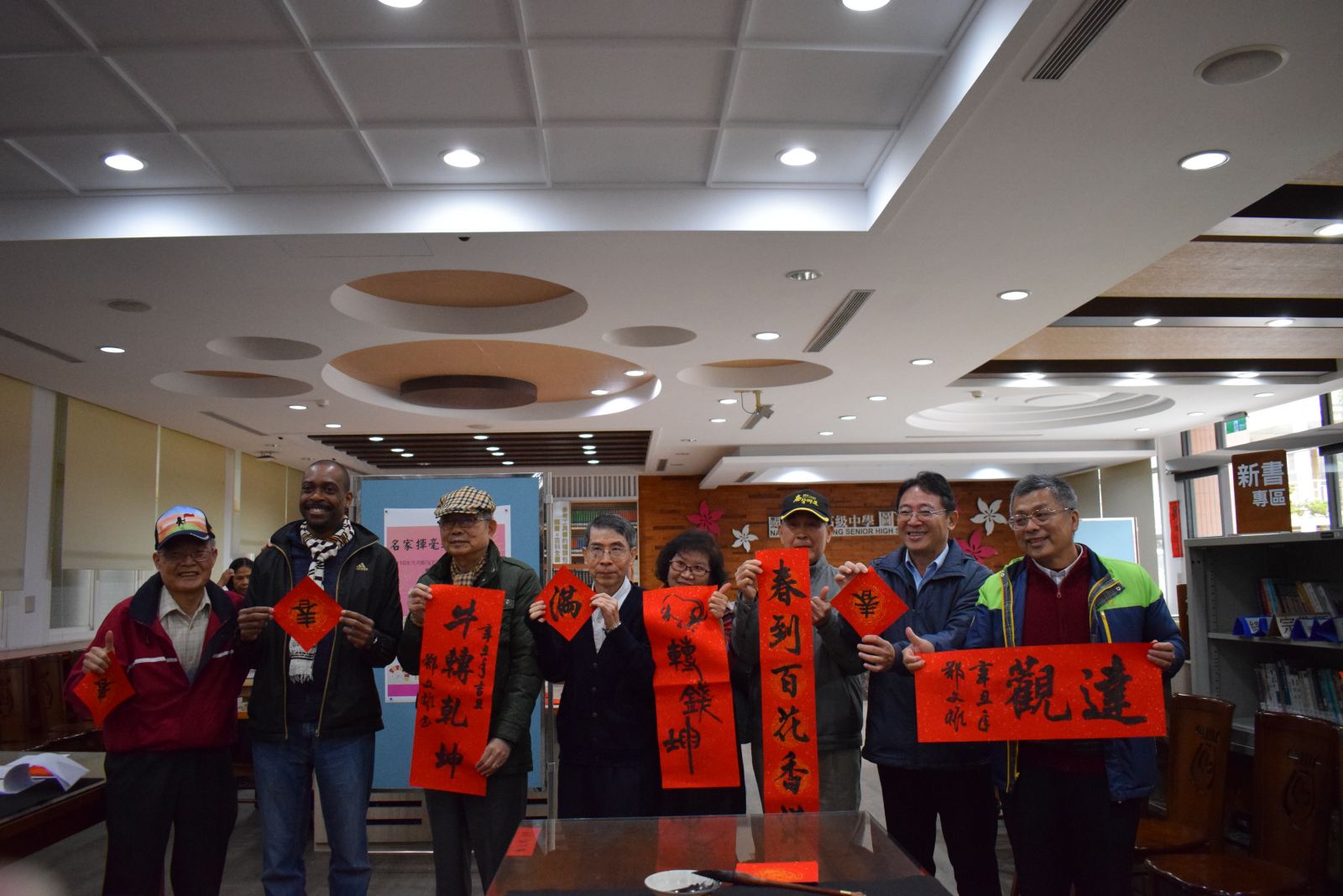 影／書法名家揮毫賀新年 北港高中外師體驗寫春聯 - https://www.watchmedia01.com