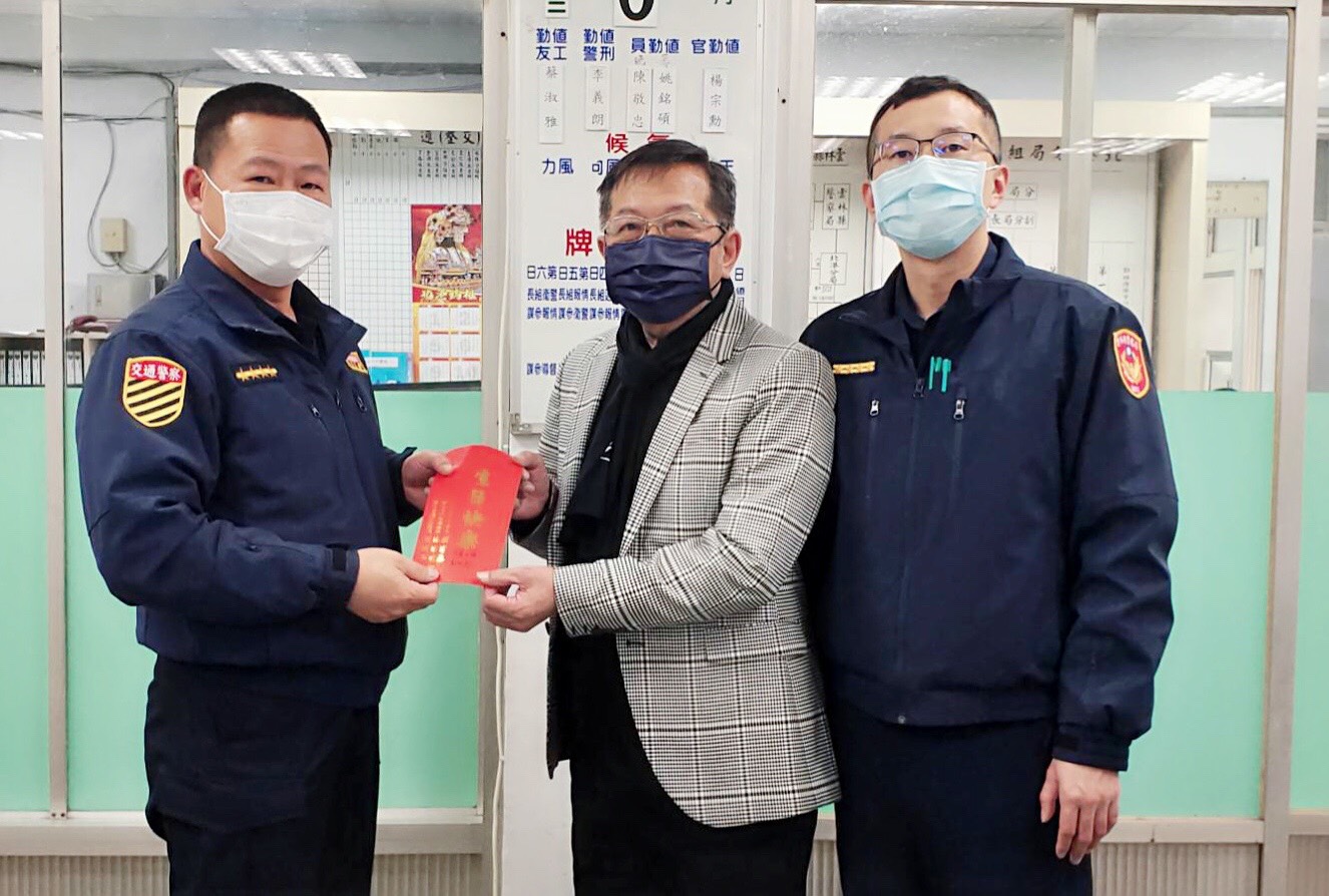 員警每月慶生祝福不缺席　分局長與警友會同場贈禮券 - https://www.watchmedia01.com