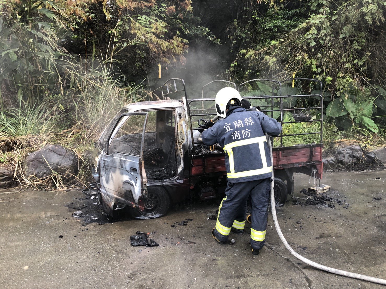 火燒車結束生命？獵人疑似輕生毛小孩陪葬陳屍副駕駛座 - https://www.watchmedia01.com