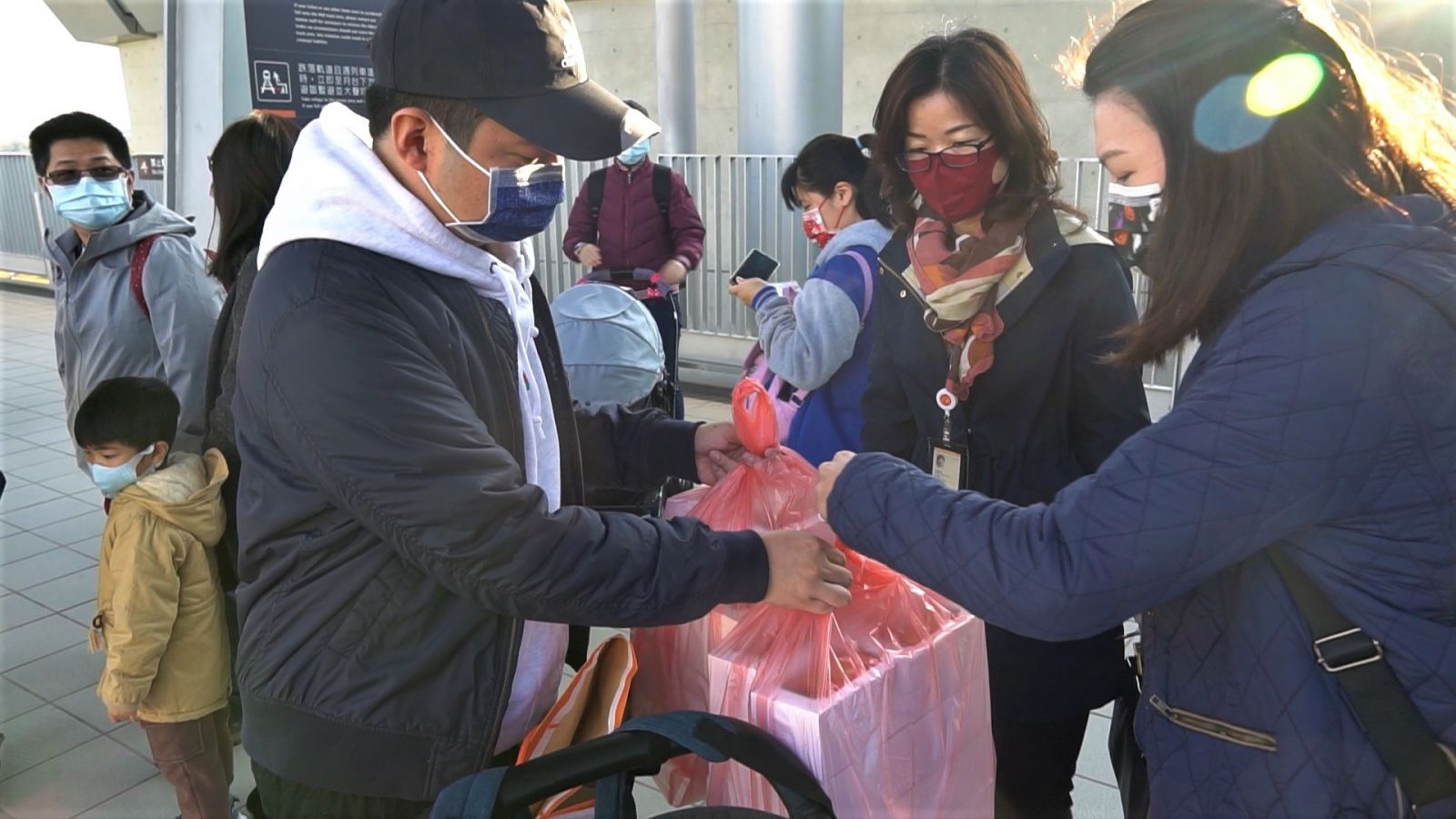 影／高鐵雲林站助身障者一日遊　口罩國家隊庇護工場喜出遊 - https://www.watchmedia01.com